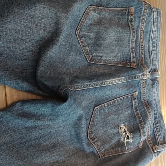 Old navy ripped jeans - Picture 3 of 5